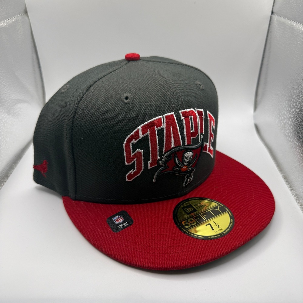 New Era Staple Pigeon Tampa Bay Buccaneers 59FIFTY‎ Fitted Hat 7 1/2 Grey Red